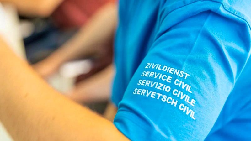 Parlement durcit les conditions d’admission au service civil et réduit les admissions annuelles