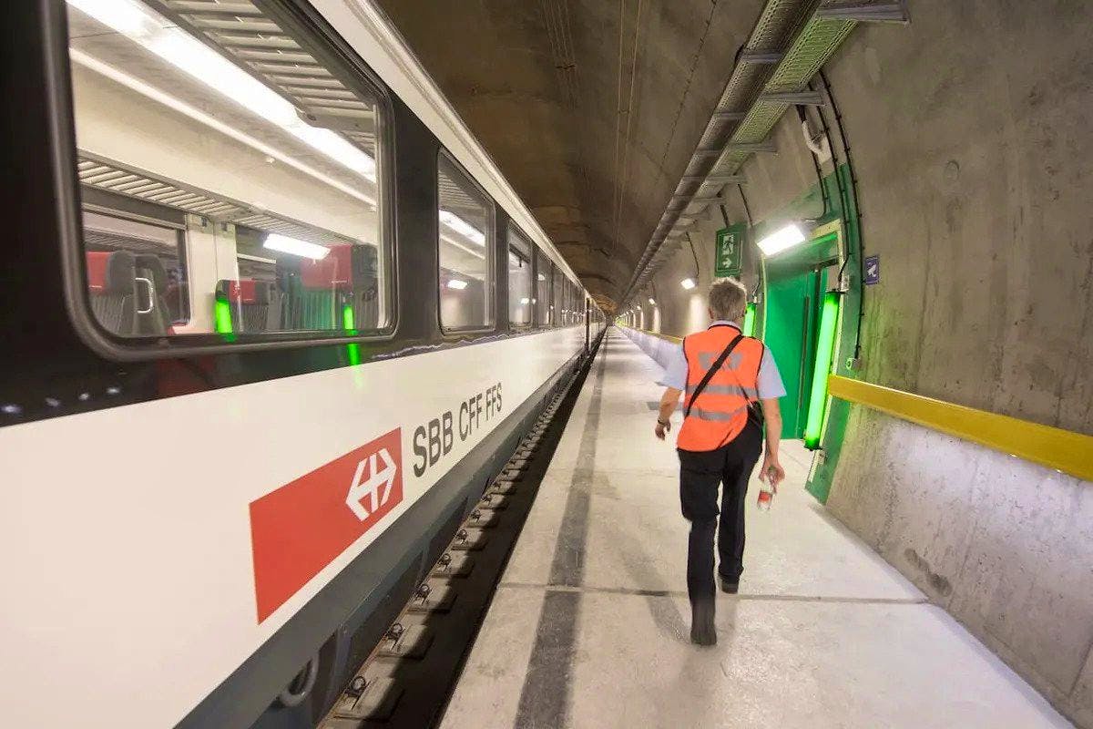 Tunnel de base du Gothard : usure prématurée des rails et travaux de rénovation anticipés