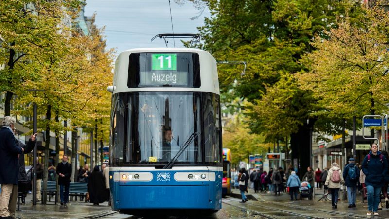 Zurich teste la semaine de 35 heures pour certains agents municipaux: un projet pilote en débat