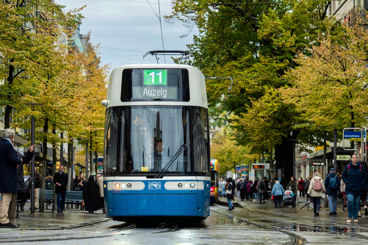 Zurich teste la semaine de 35 heures pour certains agents municipaux: un projet pilote en débat