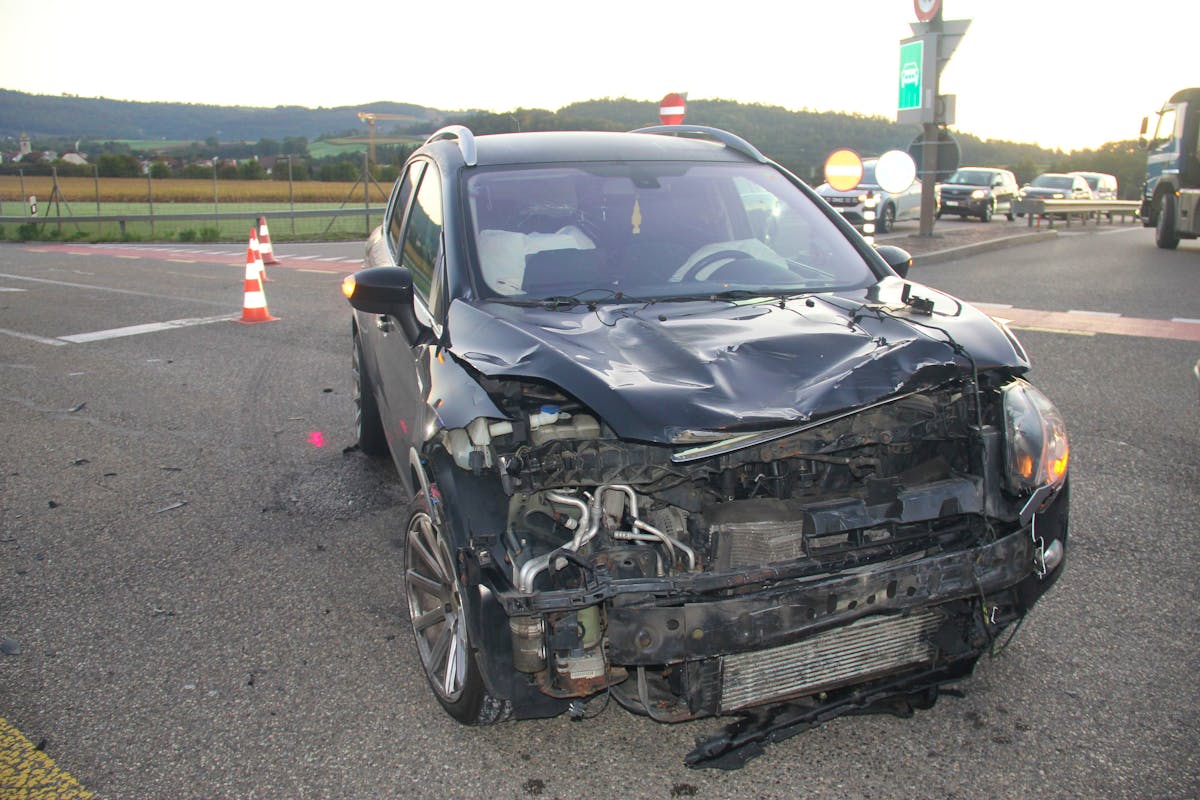 Collision moto-voiture à Glovelier (JU) : motard grièvement blessé et héliporté
