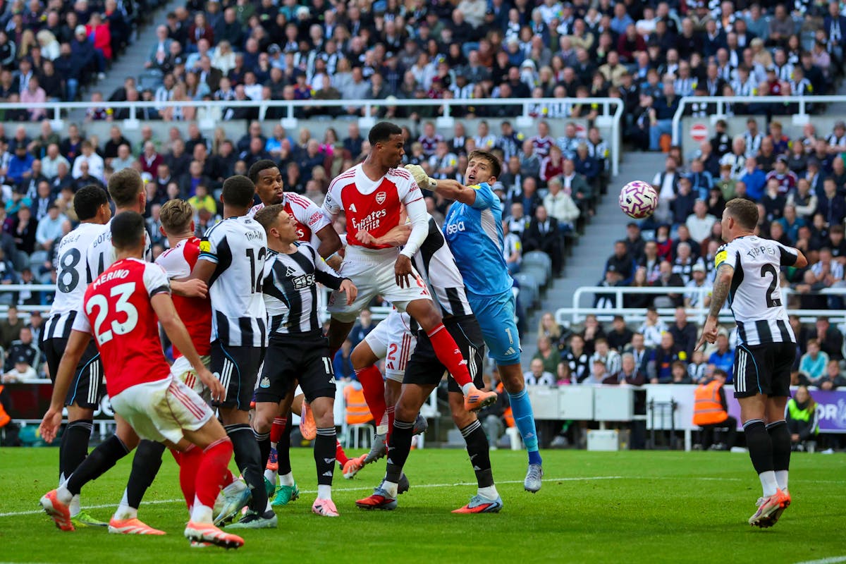 Arsenal s’impose contre Newcastle dans les arrêts de jeu grâce à deux coups de tête