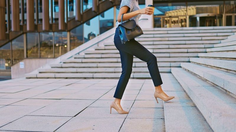 Hauteur idéale des talons hauts : conseils d’un orthopédiste pour limiter les risques