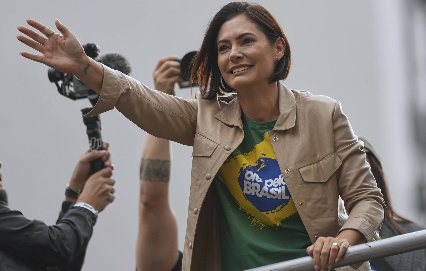 Michelle Bolsonaro envisage la présidentielle de 2026 pour succéder à Jair Bolsonaro, selon un entretien à l’AFP