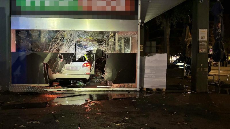 Fuite lors d’un contrôle routier dans le canton d’Argovie : un automobiliste termine sa poursuite dans une vitrine