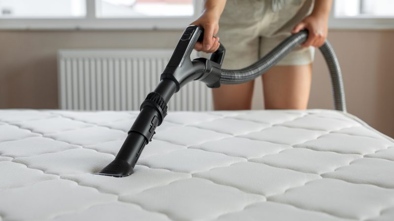 Petit orifice sur la poignée de l’aspirateur : comprendre son utilité et son fonctionnement