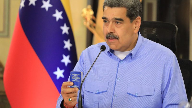 Venezuela affirme avoir averti Washington d’une menace visant l’ambassade à Caracas et évoque une opération sous faux drapeau