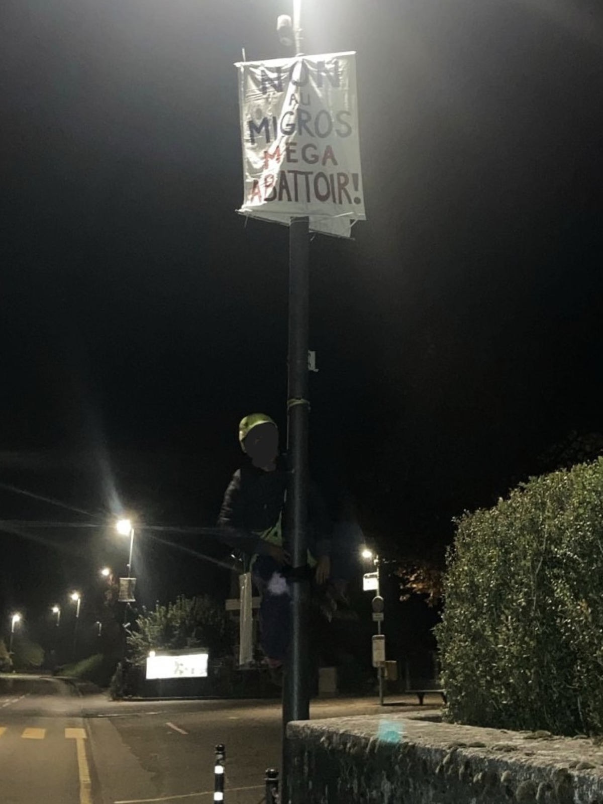 Saint-Aubin: protestations nocturnes contre le projet d’abattoir XXL de Micarna et cadre cantonal en examen