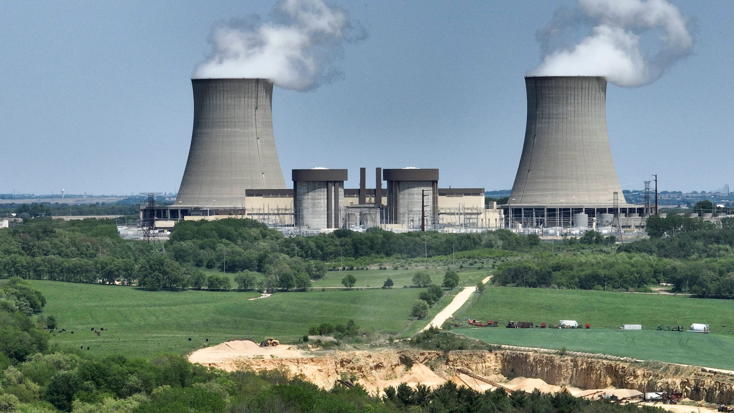 Amel Bent obtient la nationalité algérienne pour sa grand-mère et évoque Oran