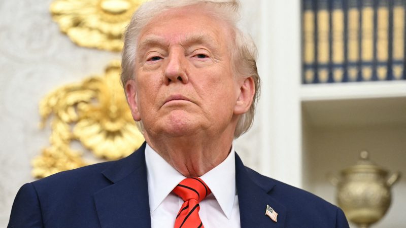 Trump adoucit son ton envers la Chine et propose son aide dans le cadre du différend commercial