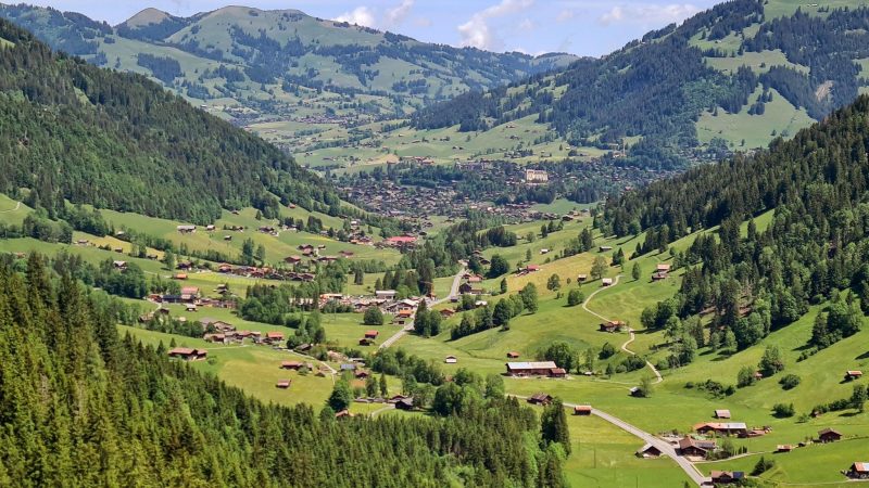 Gstaad et sa richesse perçue: ce que révèlent les influenceurs sur le village bernois