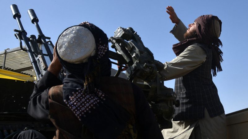 Lecornu admet être en décalage avec ses convictions sur la réforme des retraites