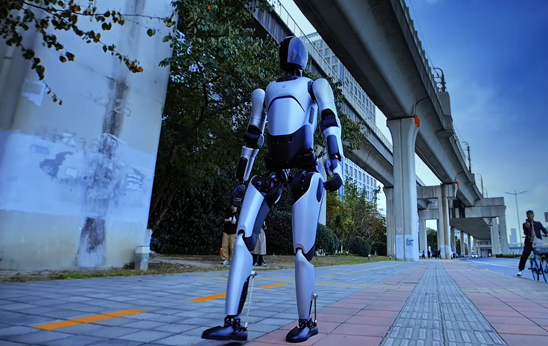 Robot humanoïde AgiBot A2 : record Guinness en Chine après 106,286 kilomètres parcourus en trois jours