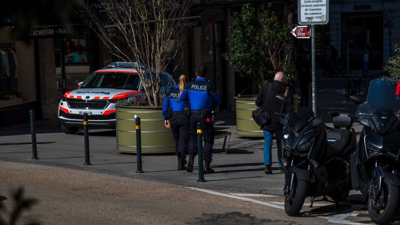 Suisse: la couleur de peau dans les avis de recherche est partiellement écartée après la réforme Ripol