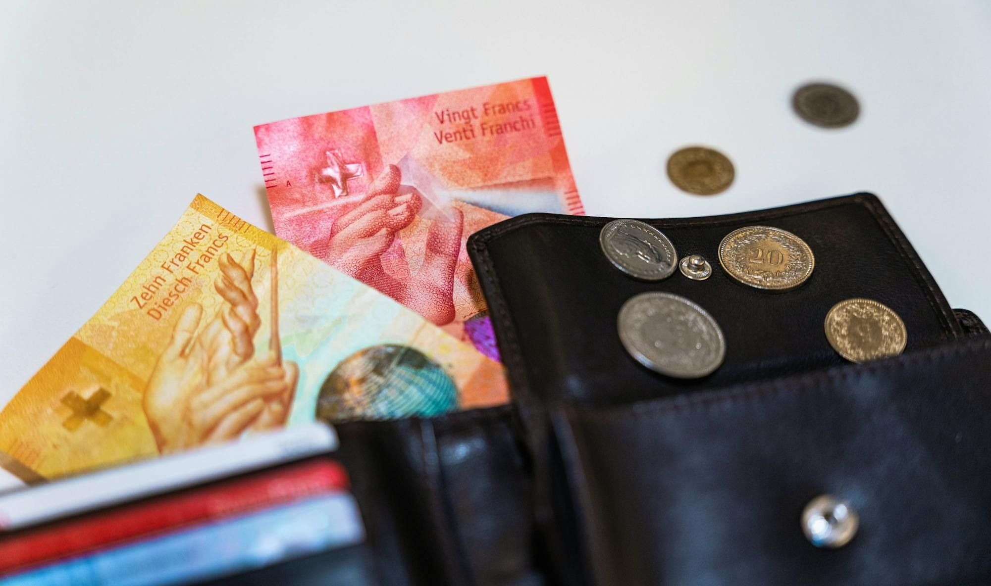 Budget public en Suisse : pourquoi les coupes touchent les services publics malgré des finances apparemment saines