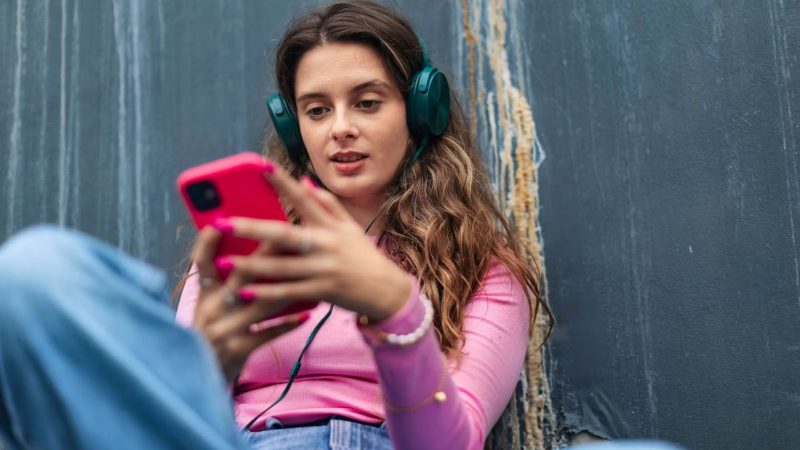 Concentration et bruit ambiant : comprendre l’effet des écouteurs sur les performances