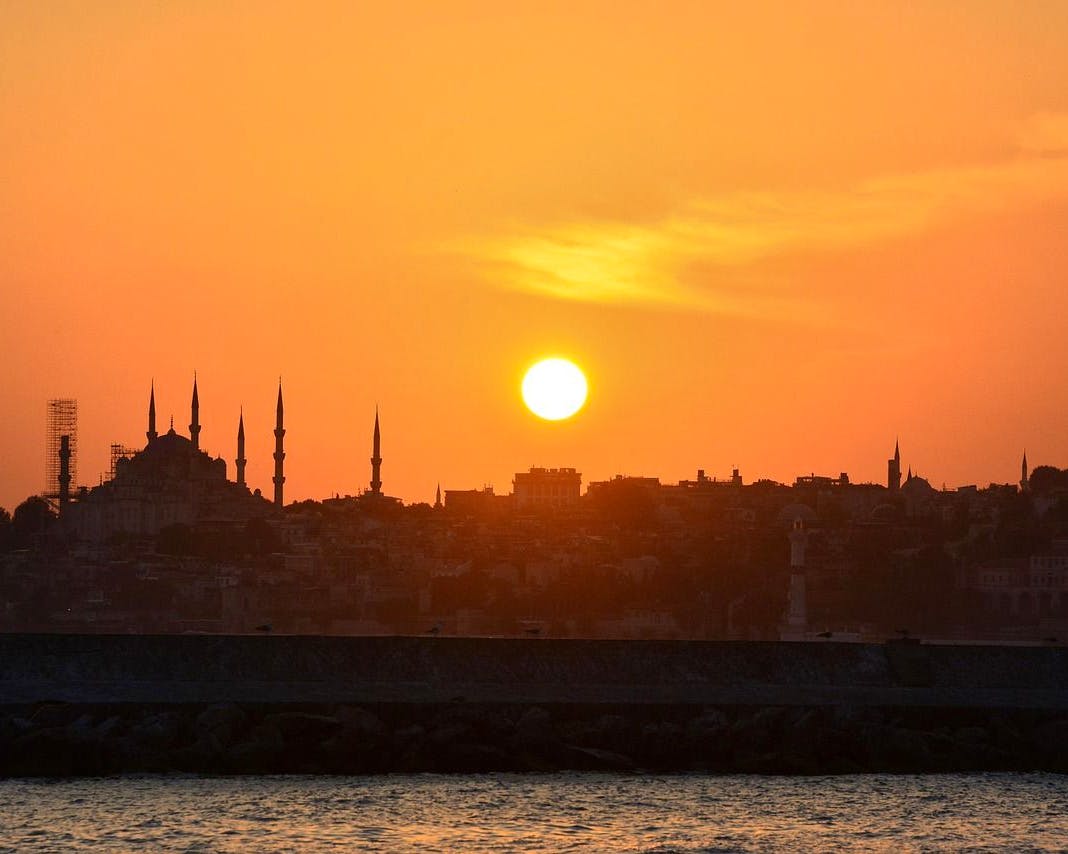 Genève: un professeur de physique sanctionné pour son refus d’activités festives, décision confirmée par le Tribunal fédéral