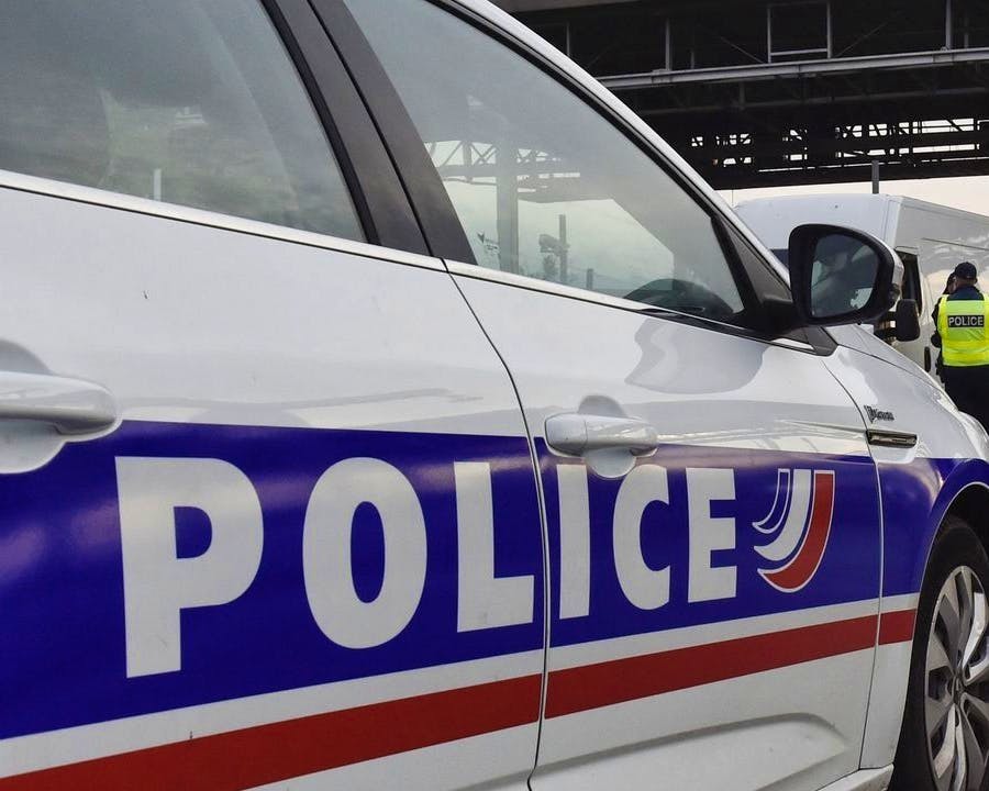Évasion d’interpellation près d’Aix-en-Provence : un automobiliste écrase un policier et blesse trois agents au péage de Lançon-De-Provence